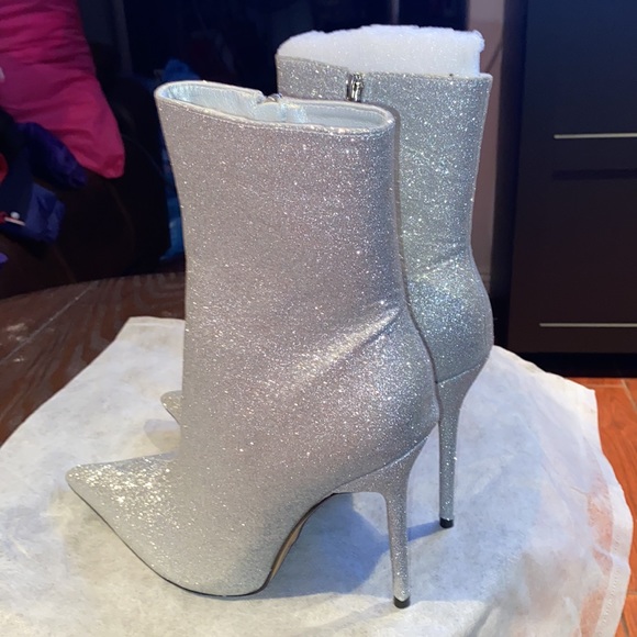 BOOTS - Picture 4 of 5